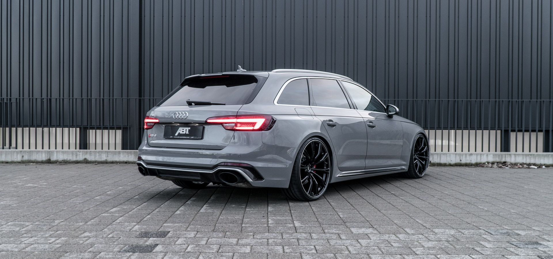 audi rs4 heck schwarz